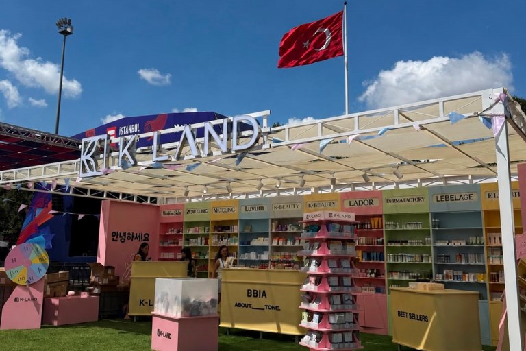 �stanbul Festivali�nde Kore Kozmeti�i E�lenceyle Bulu�tu